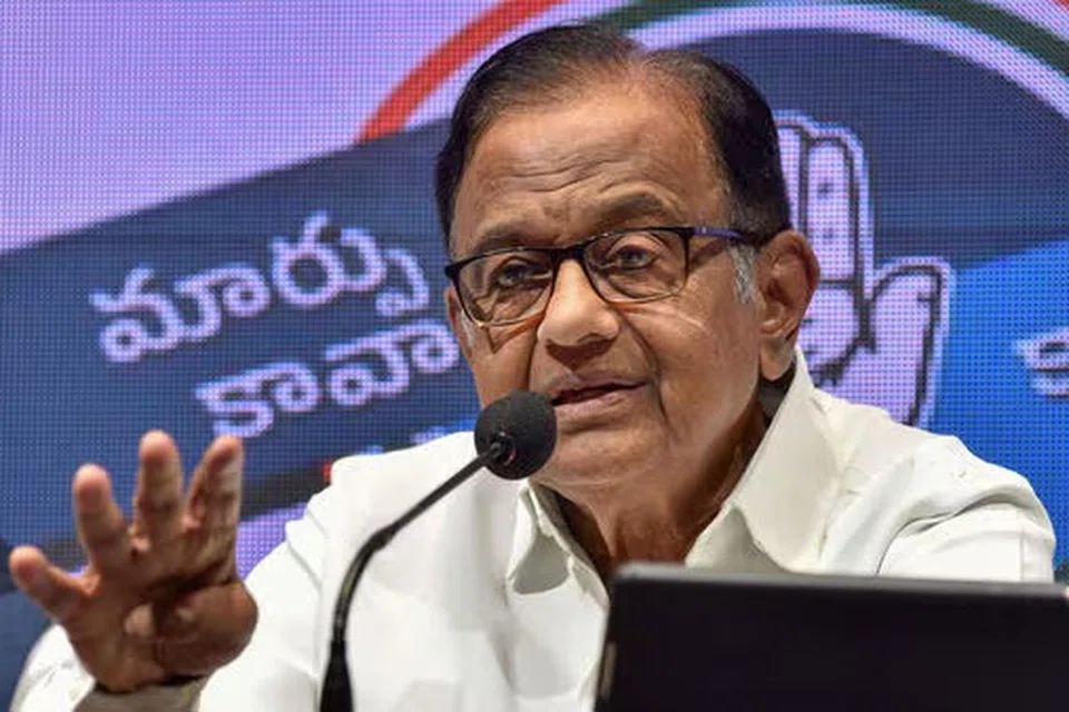 முன்னாள் மத்திய அமைச்சர் ப.சிதம்பரத்திற்கு எதிரான ஏர்செல்-மேக்சிஸ் முறைகேடு வழக்கை விசாரிக்க டெல்லி சிறப்பு நீதிமன்றம் இடைக்காலத் தடை விதித்தது.