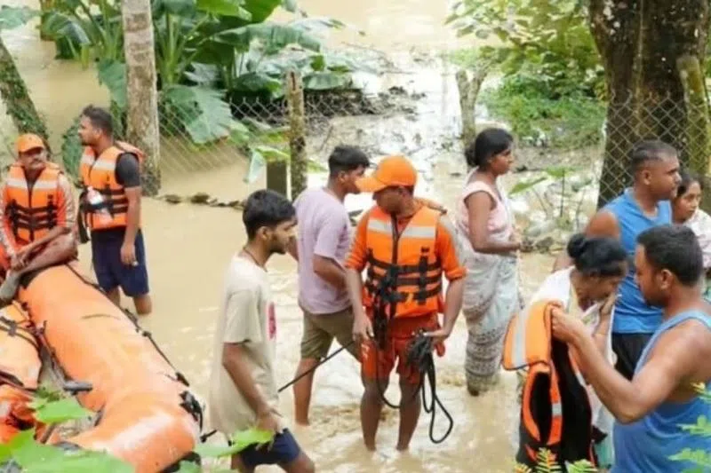 அசாம் வெள்ளம்: உயிரிழப்பு 10ஆக அதிகரிப்பு, 16 மாவட்டங்கள் பாதிப்பு
