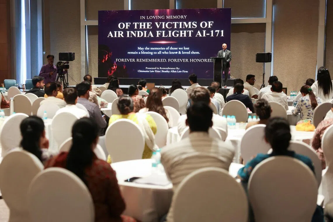 ஏர் இந்தியா விமான விபத்துக்கான காரணத்தை அறிய காத்திருக்கும் குடும்பத்தினர்
