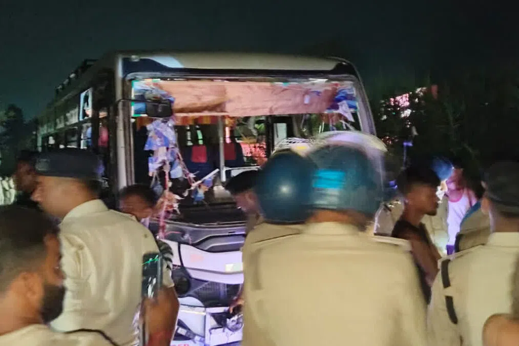 இசை நிகழ்ச்சிக் கூட்டத்திற்குள் பேருந்து புகுந்து ஐவர் மரணம்