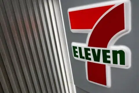 ‘7-இலெவன்’  கடை.