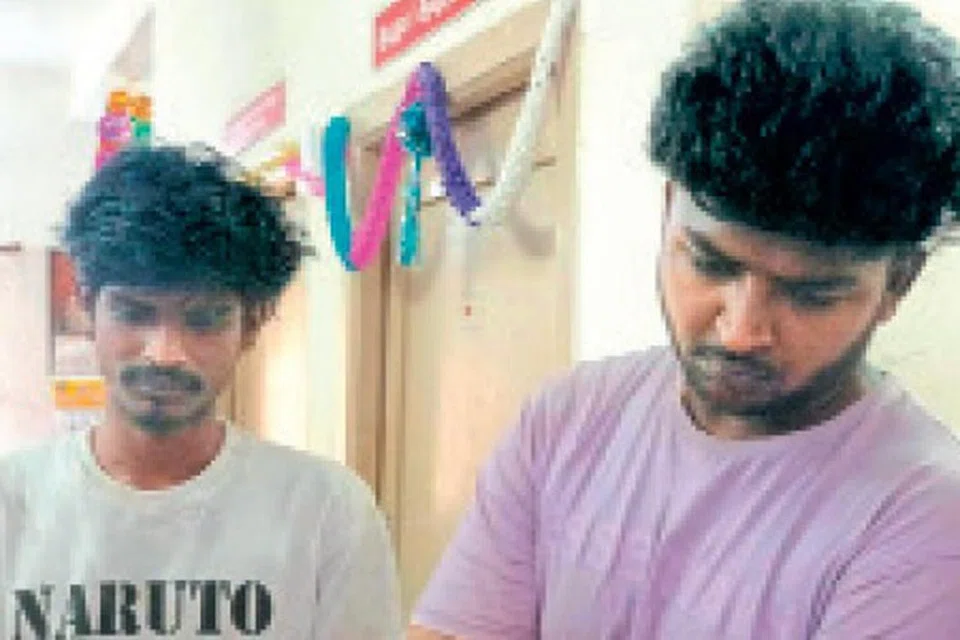 கைதான இளையர்கள்.