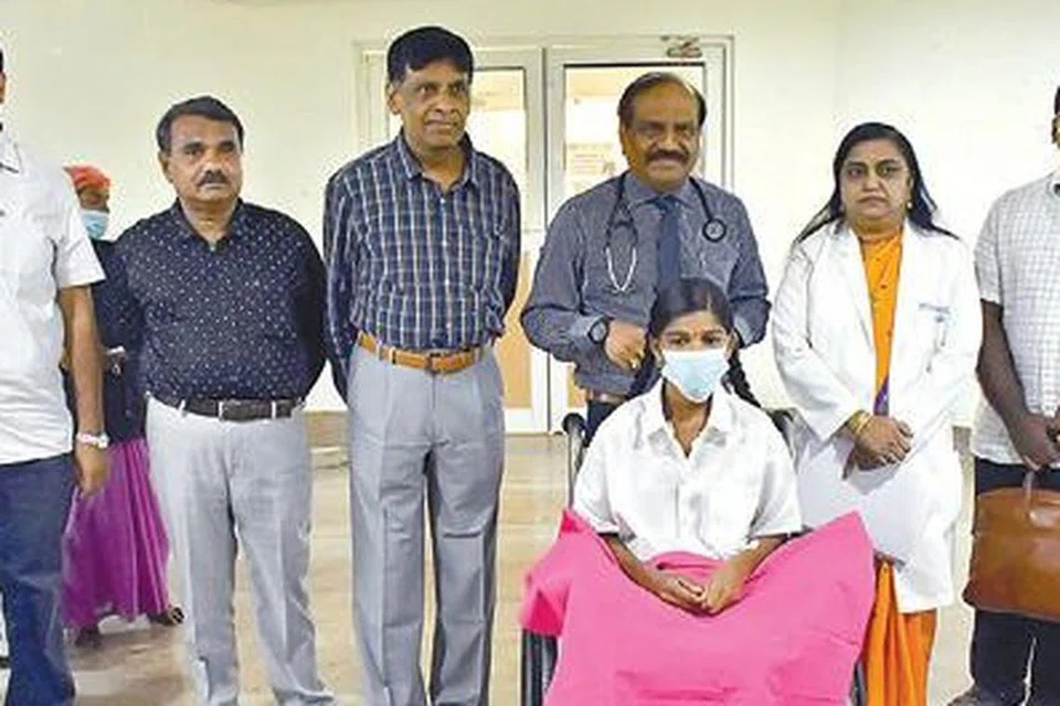 மாணவிக்கு சிகிச்சை அளித்த நெல்லை அரசு மருத்துவர்கள்.