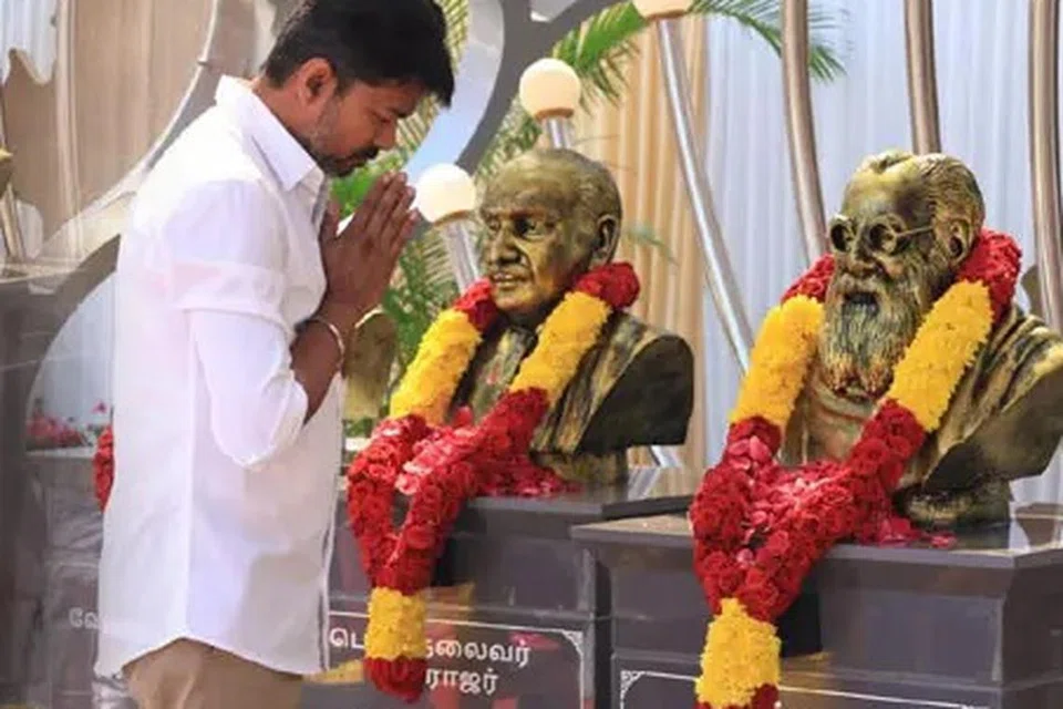தவெக கொள்கைத் தலைவர்களின் சிலைகளைத் திறந்து வைத்த விஜய்.