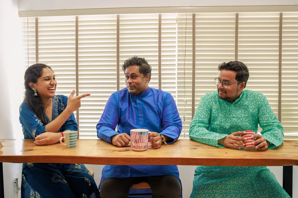 ‘த சம் தத்துவம்’ நிறுவனத்தின்  ஏற்பாட்டில் கலைஞர்களுக்கு மிக அருகில் அமர்ந்து இசையை ரசிக்க முடியும்.