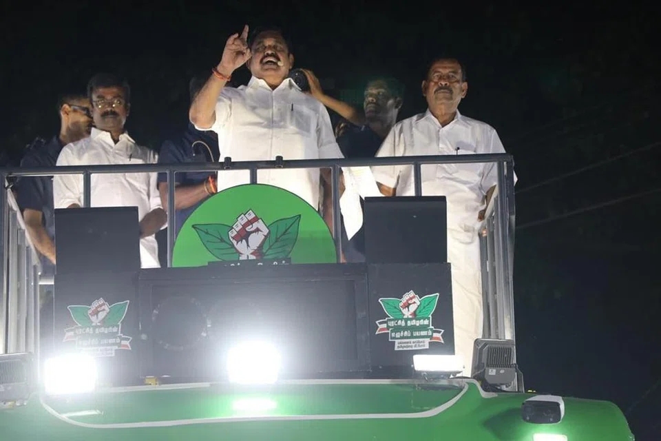 அதிமுக பொதுச் செயலாளர் பழனிசாமி