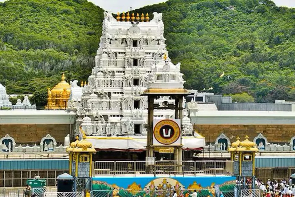 திருப்பதி ஏழுமலையான் கோவிலுக்கு மேலுள்ள வான்வெளியை ‘பறப்பதற்குத் தடைவிதிக்கப்பட்ட பகுதியாக’ அறிவிக்கும்படி கோவில் நிர்வாகம் இந்திய அரசுக்குக் கடிதம் எழுதியுள்ளது.