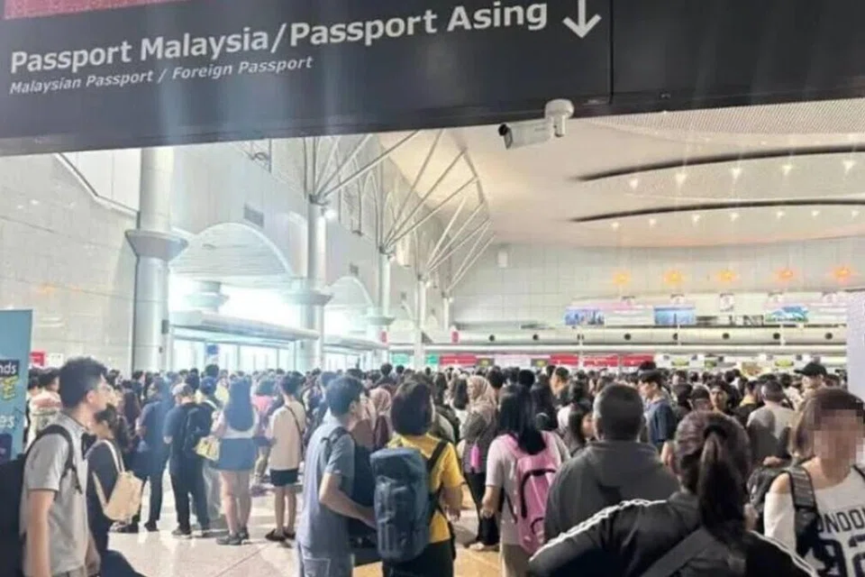 ஜோகூர் பாருவில் குடிநுழைவு நடைமுறைகளை கடந்து செல்ல பலருக்கு இரண்டு மணிநேரத்துக்குமேல் எடுத்துள்ளது.   