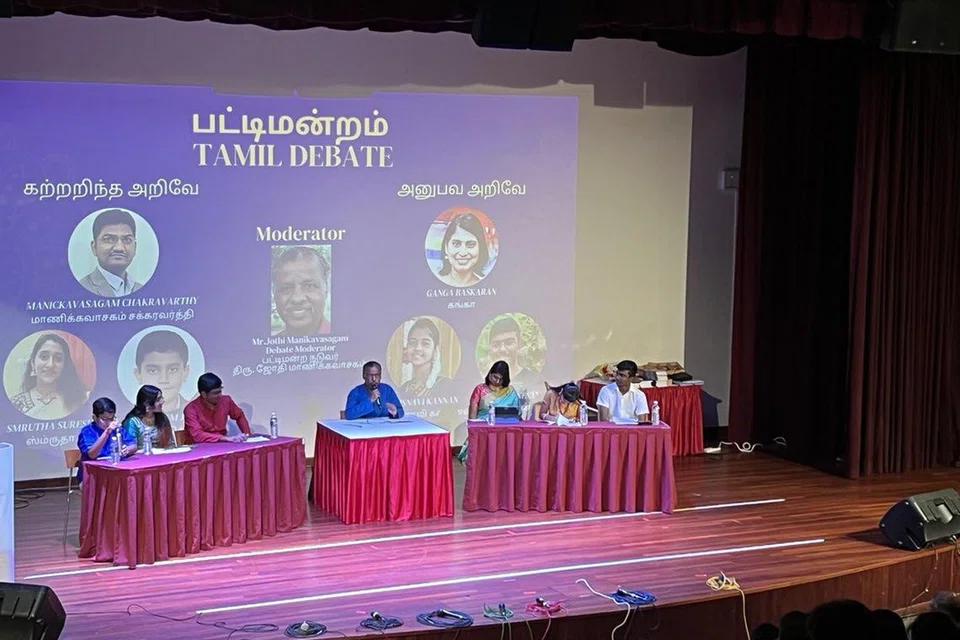 ‘தமிழோடு விளையாடு’ நிகழ்ச்சியில் இடம்பெற்ற பட்டிமன்றம். 
