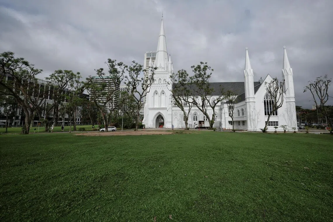 தேவாயலப் போதகரைத் தாக்கிய ஆடவர்மீது கூடுதல் குற்றச்சாட்டு