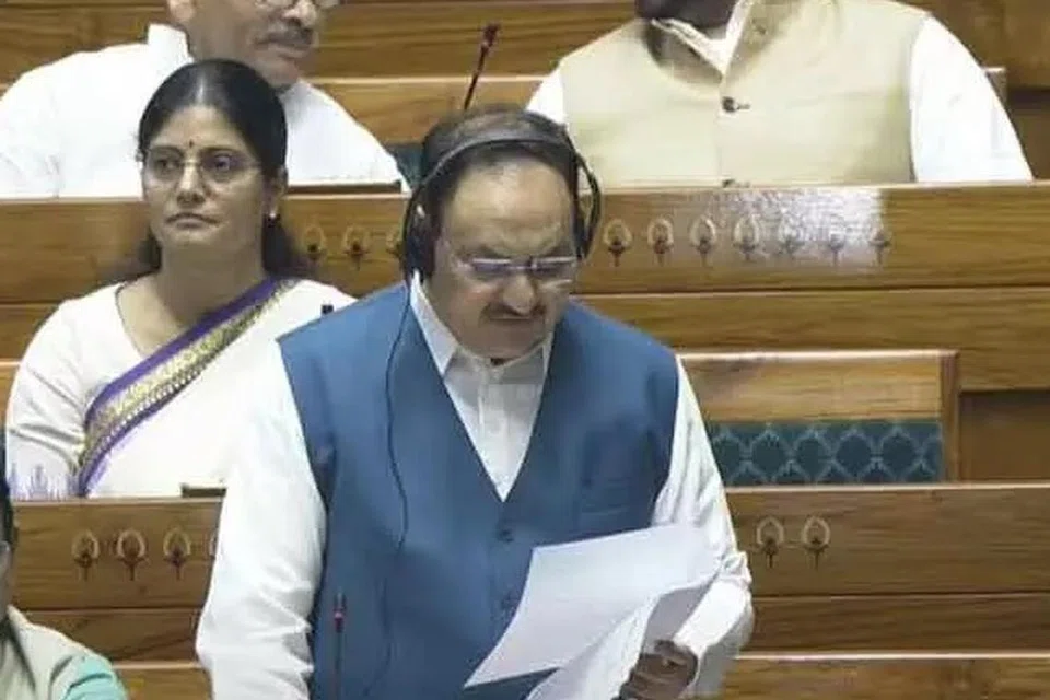 இந்தியாவில் புற்றுநோயாளிகளின் எண்ணிக்கை ஆண்டுதோறும் 2.3 விழுக்காடு அதிகரித்து வருவதாகவும் அவர்களுக்கான மருத்துவமும் மருந்தும் மலிவு விலையில் கிடைப்பதற்கான நடவடிக்கைகளை மத்திய அரசு எடுத்து வருவதாகவும் மத்திய சுகாதார அமைச்சர் ஜே.பி.நட்டா நாடாளுமன்றத்தில் தெரிவித்துள்ளார்.