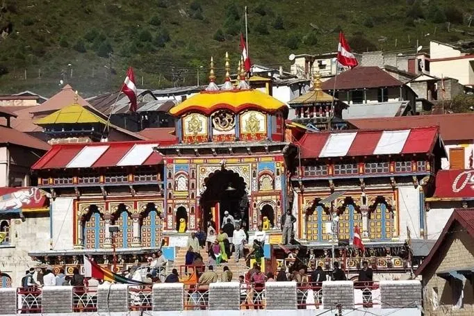 பத்ரிநாத் கோவில் முறைகேடு: விசாரணைக்குழு அமைப்பு