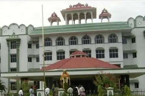 கரூர் சம்பவத்தில் பாதிக்கப்பட்டோருக்கு பொருளியல் உதவி தேவைதானே என்று நீதிமன்றம் கேள்வி எழுப்பியது.