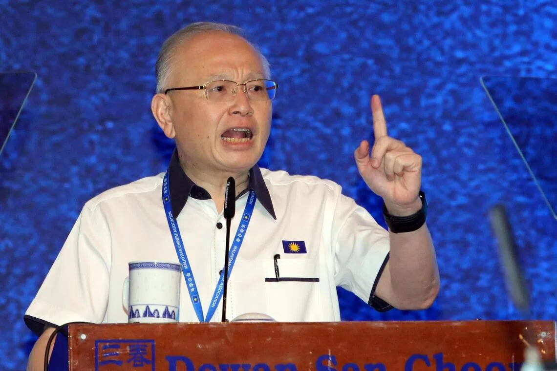 மலேசிய அரசாங்கத்திலிருந்து விலகல்: மசீச தீர்மானம்