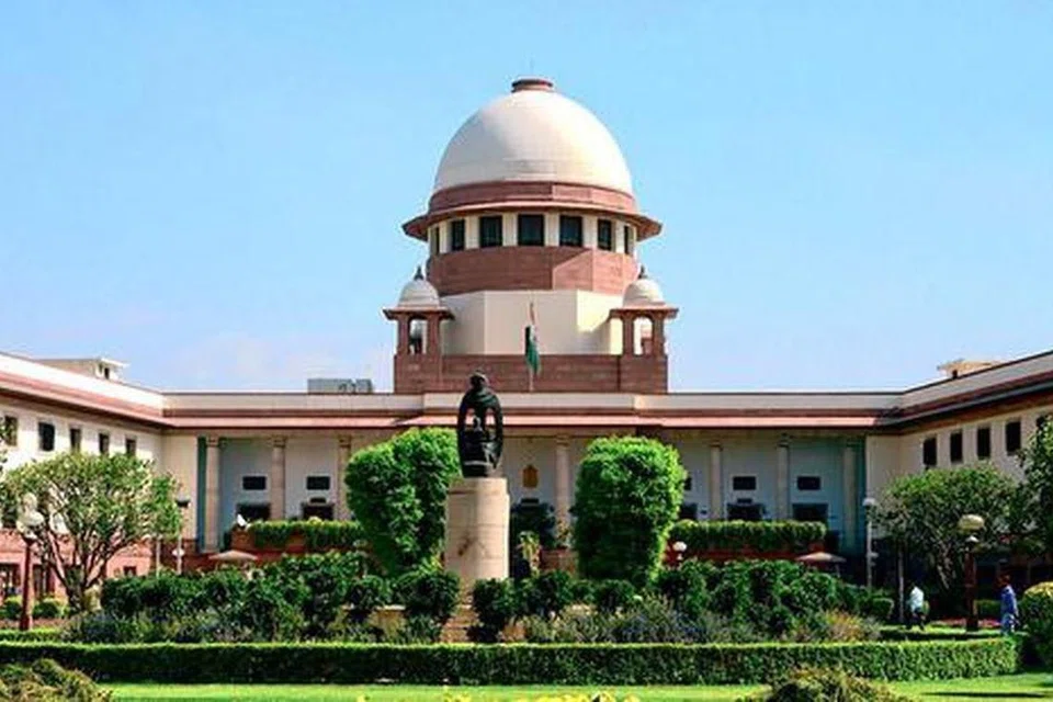 அண்ணா பல்கலைக்கழக மாணவி பாலியல் வன்கொடுமை  வழக்கை சிறப்புப் புலனாய்வுக் குழு விசாரிக்கத் தடையில்லை என்று உச்ச நீதிமன்றம் உத்தரவு பிறப்பித்துள்ளது.