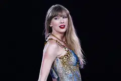 அமெரிக்கப் பாடகியும் பாடலாசிரியருமான டெய்லர் சுவிஃப்ட் வரும் மார்ச் மாதம் 2ஆம் தேதி சிங்கப்பூரில் நேரடி இசைவிருந்து படைக்கவுள்ளார்.