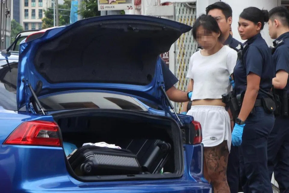 போதைப் பொருள் குற்றங்களைப் புரிந்த சந்தேகத்தின் பேரில் பெண்கள் இருவர் கைது. 