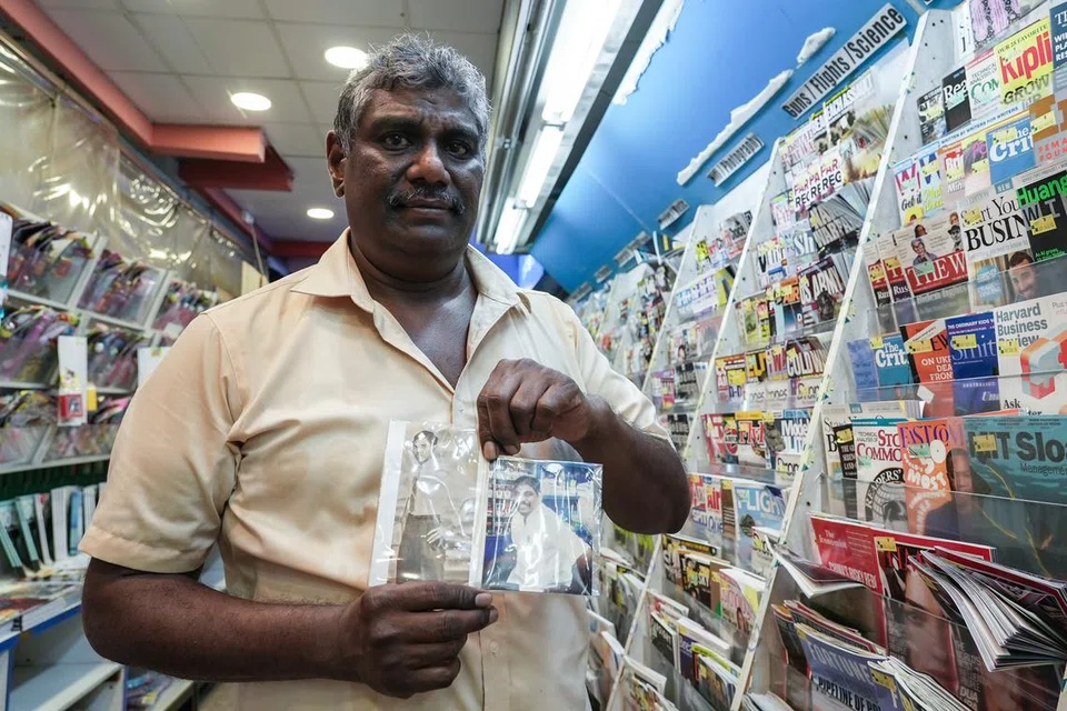 கடை உரிமையாளர் பெரியதம்பி செந்தில்முருகன், 49, சஞ்சிகை விற்பனையை இதுவரை தம் வாழ்நாளில் ஒரே தொழிலாகச் செய்து வந்தார்.