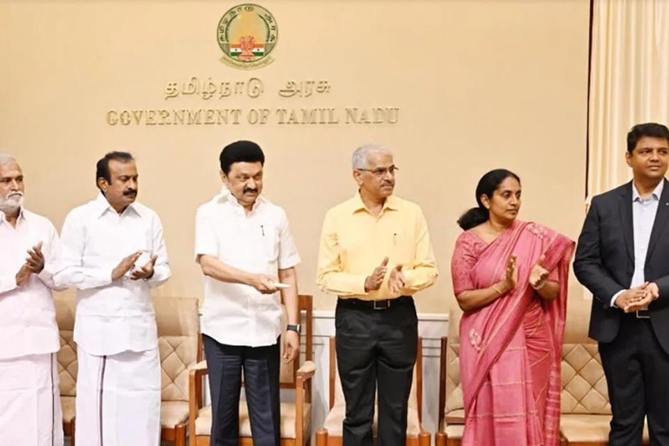 குடியிருப்பு கட்டுமானத்துக்கு இணையத்தளம் வாயிலாக அனுமதி வழங்கும் வசதியை முதல்வர் ஸ்டாலின் திங்கட்கிழமை (ஜூலை 22) தொடக்கி வைத்தார்.