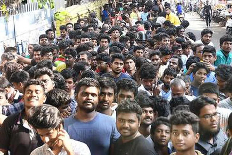 நுழைவுச் சீட்டு பெறுவதற்கான காத்திருப்போர் பட்டியல் 3 லட்சம் வரையில் இருப்பதாகக் கூறப்படுகிறது.