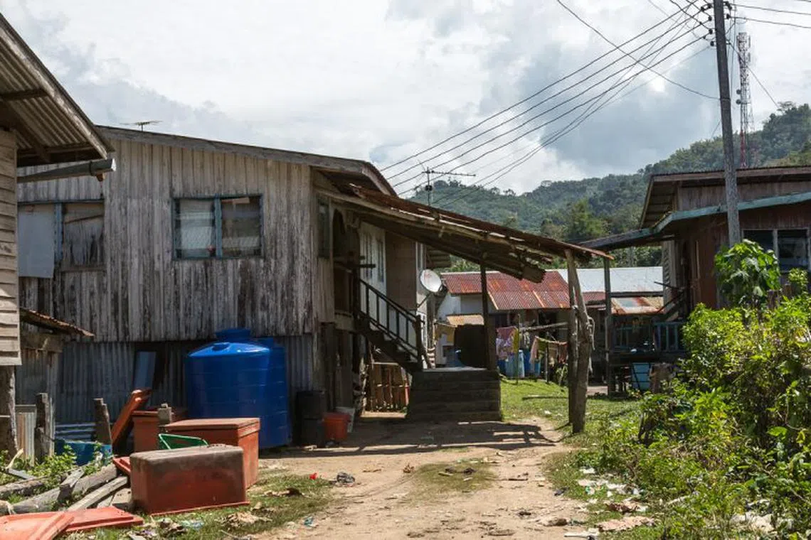 கடும் வறுமையைக் கையாளவேண்டும், கூடுதல் சம்பளம் வழங்கவேண்டும்: அன்வார்