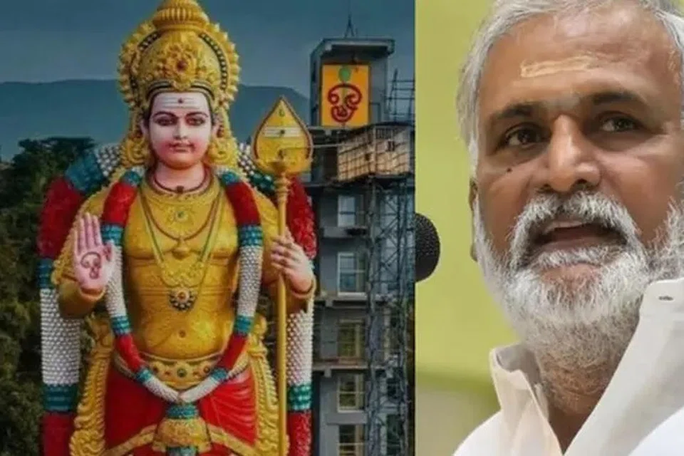 மருதமலை கோவில் அடிவாரத்தில் 160 அடி உயரத்தில் கல்லால் ஆன முருகன் சிலையை அமைக்க உள்ளதாகக் கூறிய அமைச்சர் சேகர் பாபு (வலது). 