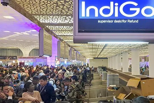வரலாற்று நடவடிக்கை: இண்டிகோ விமான நிறுவனத்திற்கு ரூ.22.2 கோடி அபராதம்