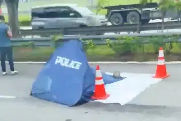 72 வயது மோட்டார் சைக்கிளோட்டி சம்பவ இடத்திலேயே மாண்டார்.