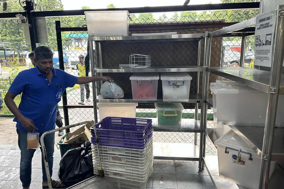 கொஹ்ரேன் லாட்ஜ் 1 தங்குவிடுதியில் குறிப்பிட்ட இடங்களில் வைக்கப்படும் உணவு.