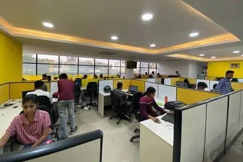 கர்நாடகாவில் கன்னடர்களின் உரிமைகளுக்கும் கண்ணியத்திற்கும் வேலைவாய்ப்புகளுக்கும் எவ்விதப் பாதிப்பும் ஏற்படுவதை மாநில அரசு அனுமதிக்காது என அம்மாநில முதல்வர் டி.கே. சிவகுமார் தெரிவித்துள்ளார்.