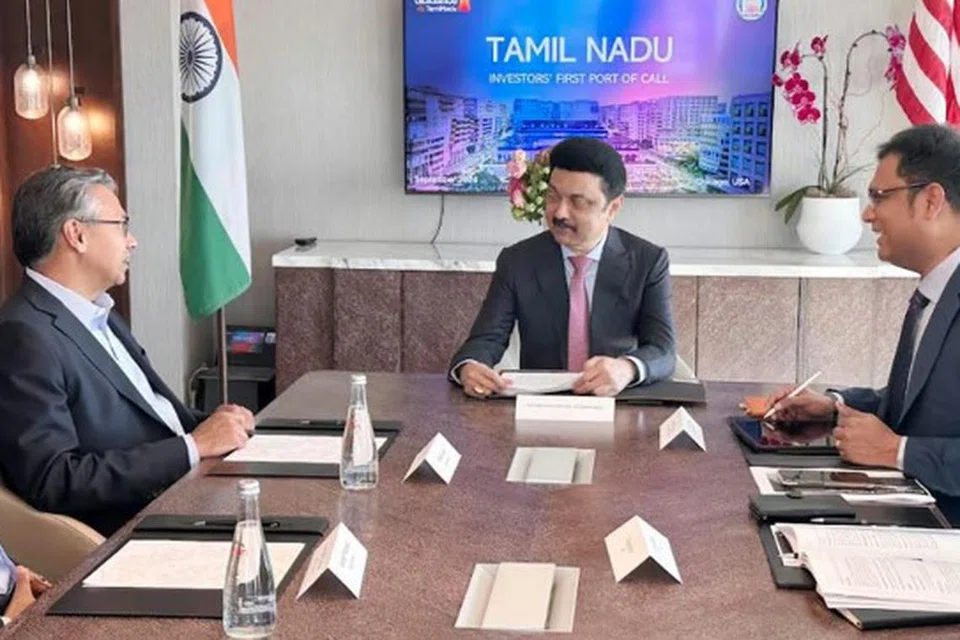 சிகாக்கோவில் பிஎன்ஒய் (BNY) மெலன் வங்கியின் உயர் அலுவலர்களைச் சந்தித்த தமிழ்நாடு முதல்வர் மு.க.ஸ்டாலின்.