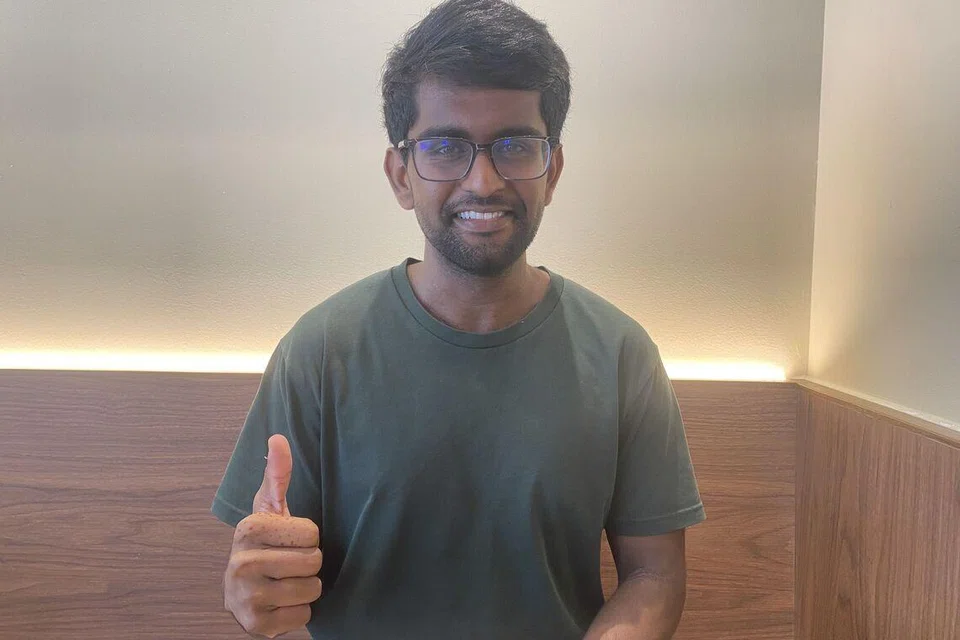 நன்யாங் தொழில்நுட்பப் பல்கலைக்கழகத்தில், இயந்திரப் பொறியியல் துறை, இளநிலை நான்காம் ஆண்டு மாணவரான ஸ்டீபன், உளவியல் முதலுதவி பயிற்சியில் ஈடுபட்டார்.