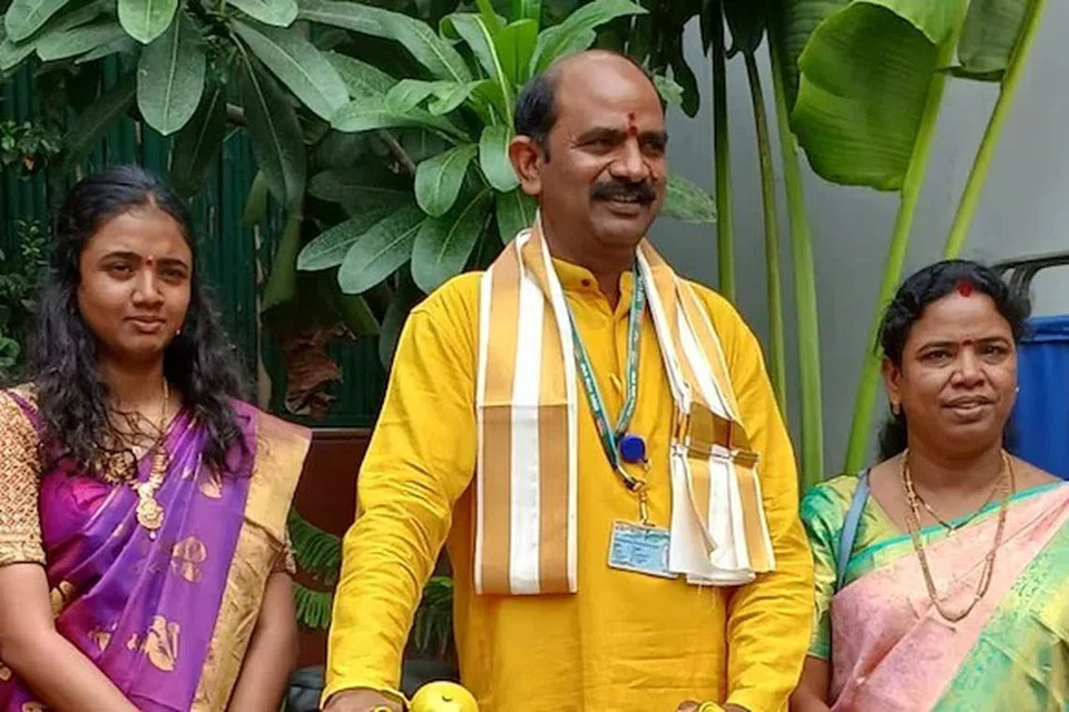 மூன்றாவதாக பிறக்கும் குழந்தைகளுக்கு அன்பளிப்புகள் அறிவித்துள்ளார் ஆந்திர மாநில எம்.பி. காளிசெட்டி அப்பள நாயுடு.