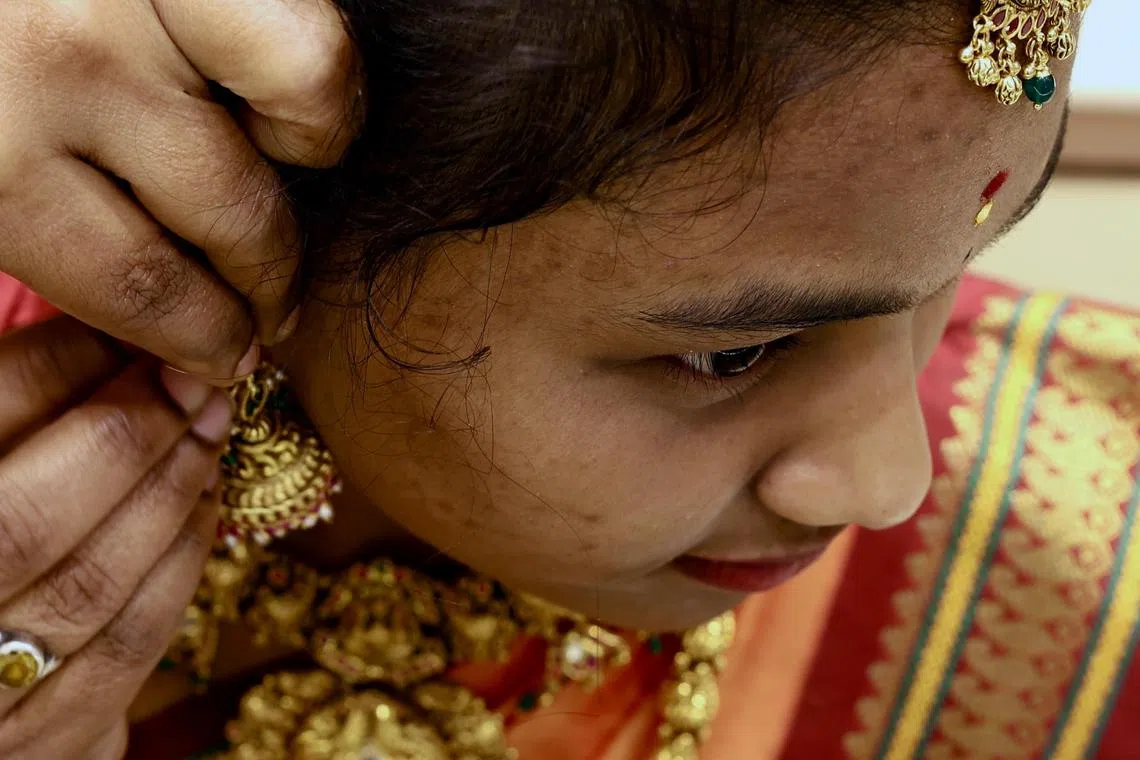 தங்கத்தின் விலை வரலாறு காணாத உச்சம்: இந்தியாவில் சவரன் ரூ.70,000ஐ நெருங்கியது