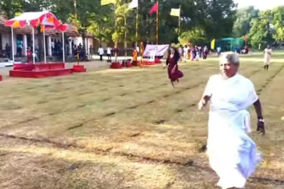 மின்னலென ஓடி, சாதிக்க வயது ஒரு தடையில்லை என மெய்ப்பித்த திருவாட்டி புனிதவதி, 75. காணொளிப்படம்: இலங்கை ஊடகம்