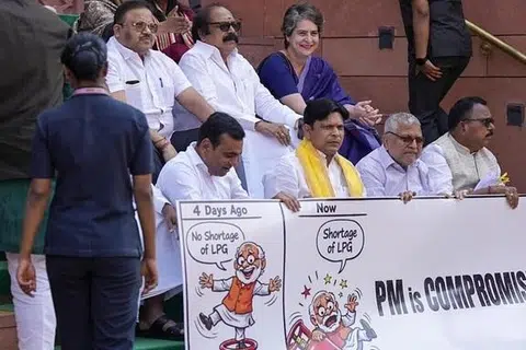 இந்திய அரசு குடிமக்களைத் தவறாக வழிநடத்துவதாக காங்கிரஸ் குற்றஞ்சாட்டியுள்ளது.
