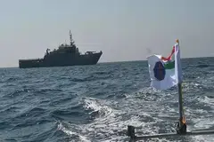 கடற்கொள்ளையைத் தடுக்கும் விதமாக ஏராளமான கடற்படைக் கப்பல்களை மேற்கு அரபிக்கடல் பகுதிக்கு அனுப்பி வைத்துள்ளது இந்தியா.