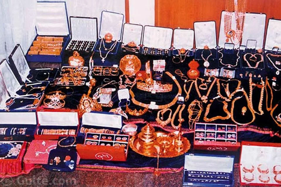 கர்நாடகா கருவூலத்தில் வைக்கப்பட்டுள்ள ஜெயலலிதாவின் விலை உயர்ந்த பொருள்கள்.