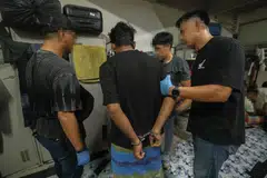 கைதுசெய்யப்பட்ட நபர்கள் 23 வயதுக்கும் 40 வயதுக்கும் இடைப்பட்டவர்கள். அவர்களில் 11 பேர் பங்ளாதே‌ஷ் நாட்டவர்; ஒருவர் மியன்மார் நாட்டவர்.