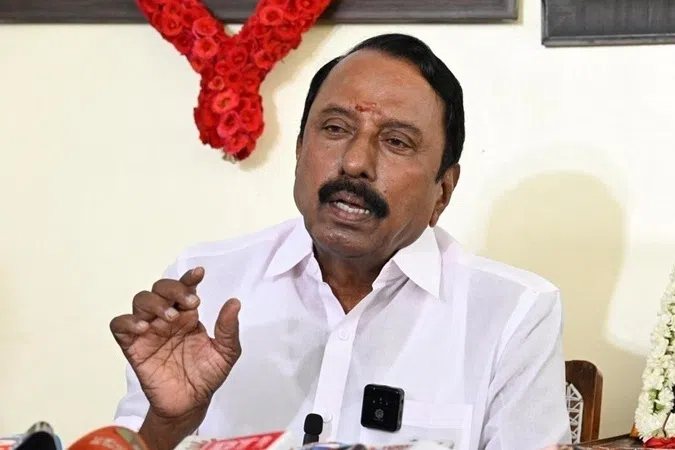 தவெகவைப் பார்த்து நாடே வியக்கும்: செங்கோட்டையன்