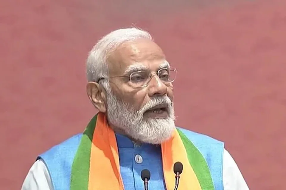 போர் குறித்த அச்சம் நிலவும் வேளையில், இந்தியாவில் பெரும்பான்மையுடன்கூடிய  வலுவான அரசாங்கத்தைத் தேர்ந்தெடுப்பது மிகவும் அவசியம் என்று பிரதமர் நரேந்திர மோடி கூறியுள்ளார்.