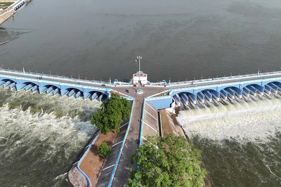 மிகப் பெரிய வனப்பகுதியை அழித்து, அணை கட்டுவது காவிரி நீர்ப்பிடிப்புப் பகுதிகளைக் கடுமையாகப் பாதிக்கும் என இயற்கை ஆர்வலர்கள் அச்சம் தெரிவித்துள்ளனர்.