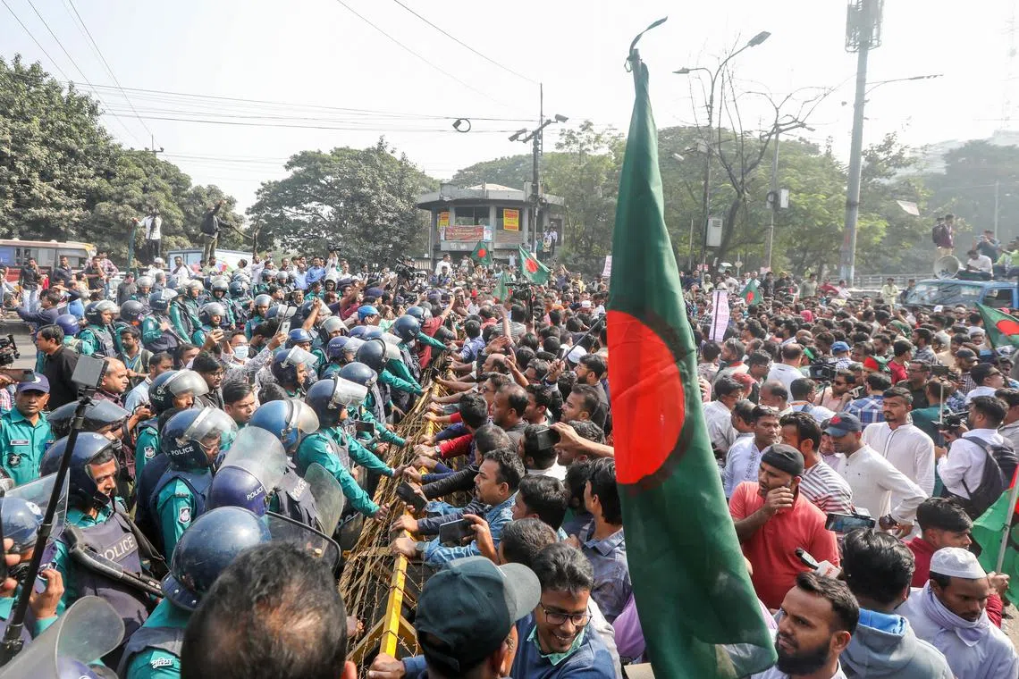 முன்னாள் ஆட்சி ஒரு கடும் புயல்: பங்களாதே‌ஷ் இடைக்காலப் பிரதமர்