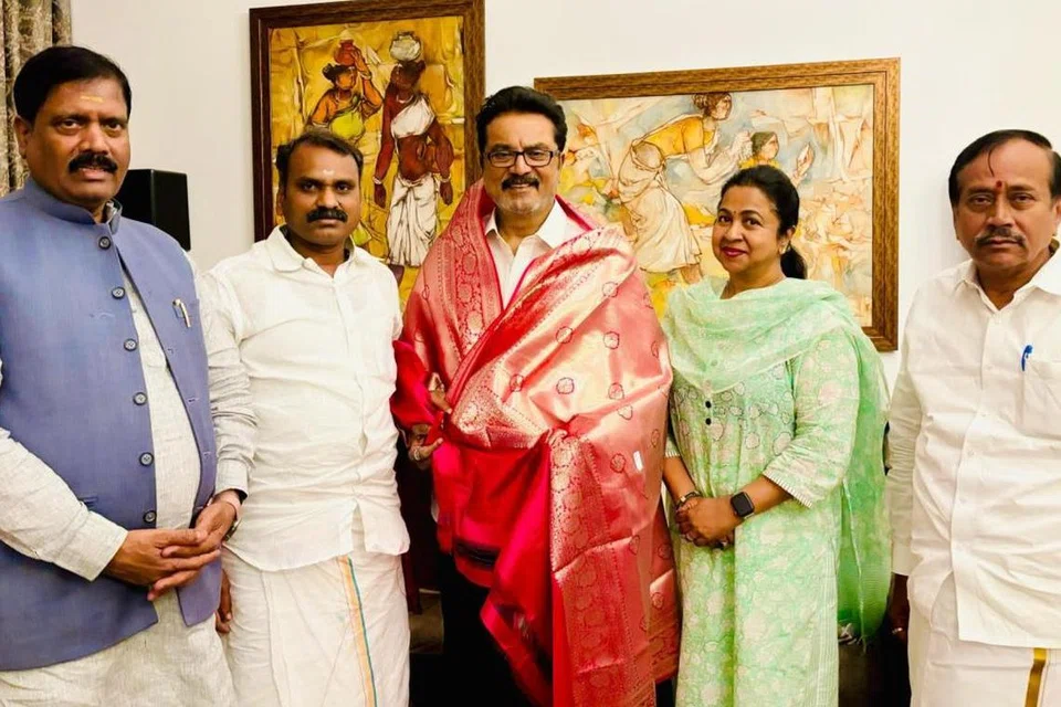 பாஜக தலைவர்களுடன் சமக தலைவர் சரத் குமார்.