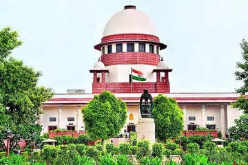 ‘உங்களுடன் ஸ்டாலின்’ திட்டத்தில் முதல்வர் ஸ்டாலின் பெயரைப் பயன்படுத்த அனுமதி அளித்த நீதிபதிகள், வழக்கு தொடுத்த சிவி சண்முகத்திற்கு ரூ.10 லட்சம் அபராதம் விதித்து உத்தரவிட்டனர்.