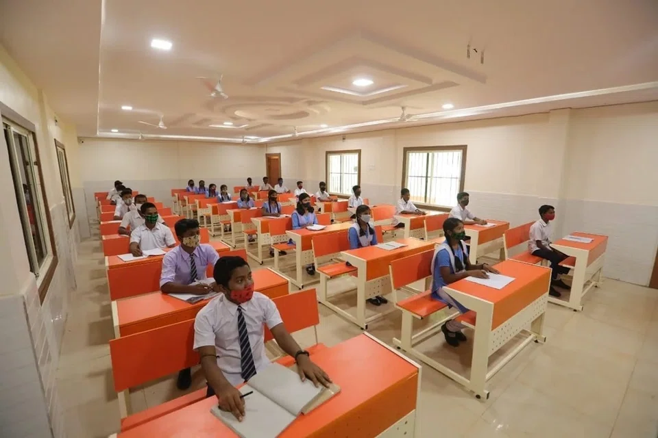 மாநிலக் கல்வியியல் ஆராய்ச்சி, பயிற்சி நிறுவனம் 1,678 பிழைகள் இருப்பதாகப் பட்டியலிட்டிருந்த நிலையில், அமைச்சரின் அறிக்கையில் அதைவிடக் கூடுதல் தவறுகள் சுட்டிக்காட்டப்பட்டுள்ளன.