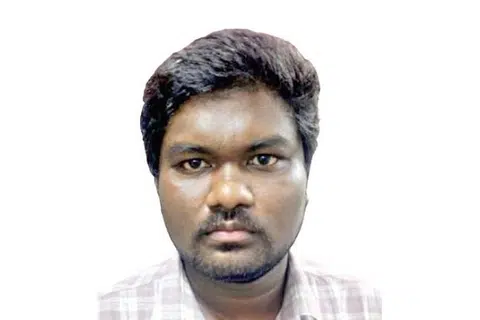 ஆந்திராவைச் சேர்ந்த சிடாடாலா சுனில். 