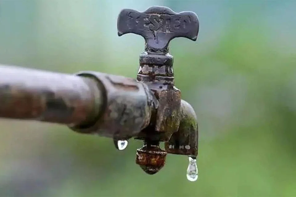 இரண்டு வார காலமாக கடும் வெப்பம் நிலவி வருவதால் சென்னை மக்களின் குடிநீர் தேவை 5 கோடி லிட்டர் அதிகரித்து இருப்பதாக சென்னை குடிநீர் வாரியம் தெரிவித்துள்ளது. 