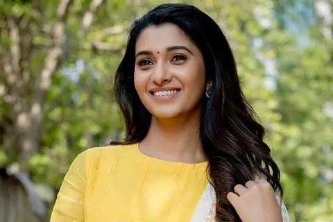  பிரியா பவானி சங்கர்.