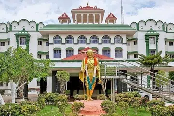 வழக்கை சிபிஐ விசாரிக்க வேண்டும் என தமிழகப் பாஜக, அதிமுக, தவெக ஆகிய கட்சிகள் வலியுறுத்தி வருகின்றன.